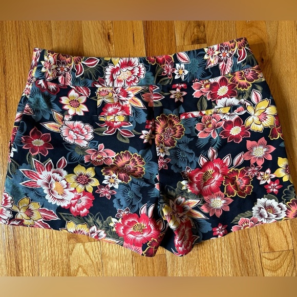 LOFT Floral Cotton Riviera Shorts Navy & Red Size 4 - Picture 7 of 8